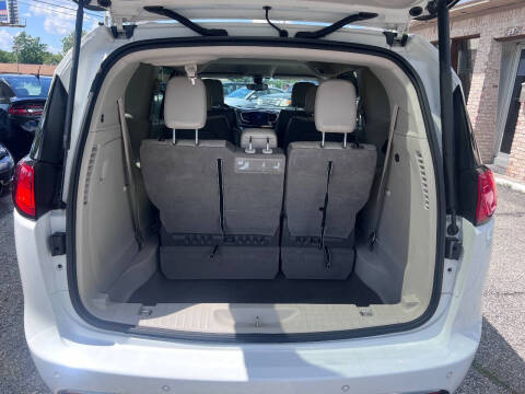 2017 Chrysler Pacifica Touring-L