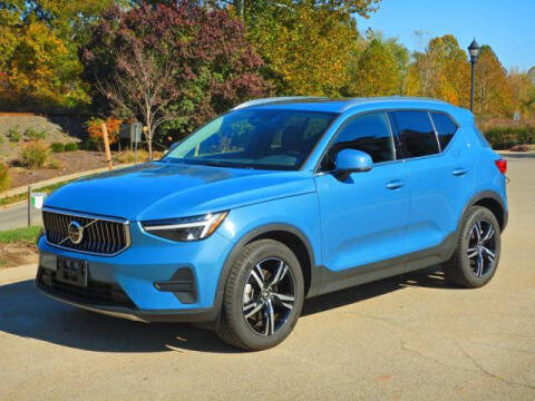 2025 Volvo XC40 B5 Core Bright Theme