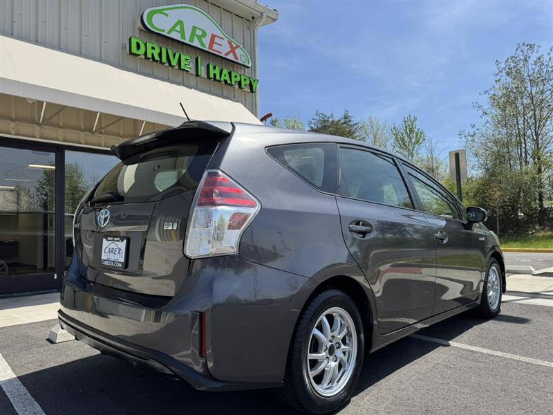 2017 Toyota Prius v Four