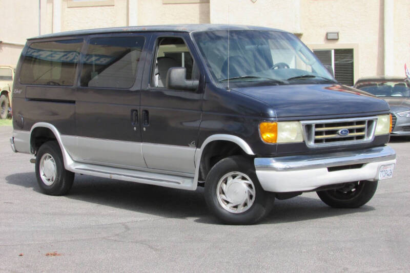 2003 Ford Econoline Wagon XLT's photo