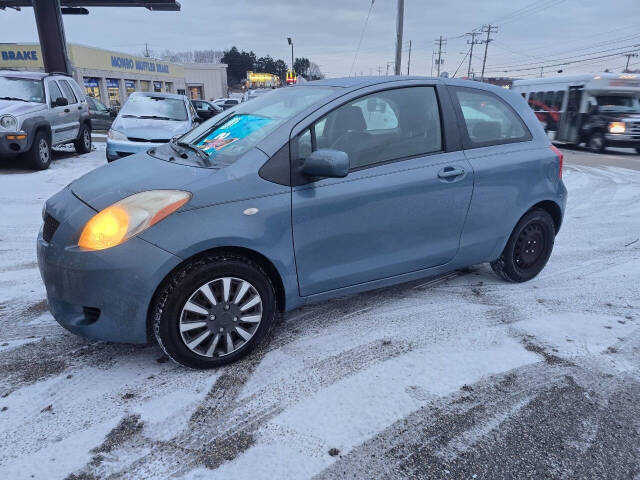 2007 Toyota Yaris for sale at QUEENSGATE AUTO SALES in York, PA