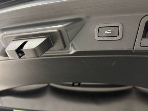 2019 Land Rover Range Rover Velar P250 R-Dynamic SE