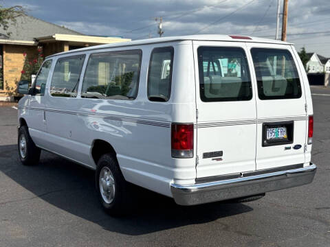2011 Ford E-Series E-350 SD XLT
