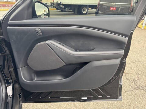 2022 Ford Mustang Mach-E Select