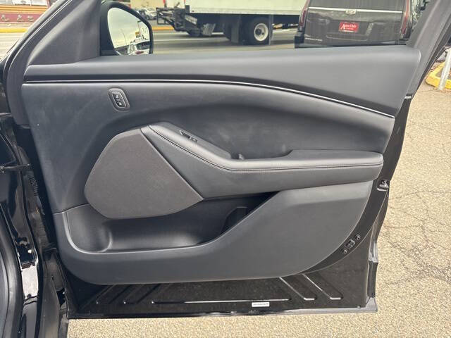 2022 Ford Mustang Mach-E Select