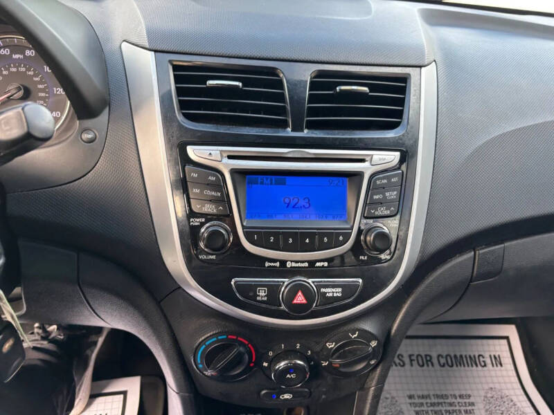 2013 Hyundai Accent SE