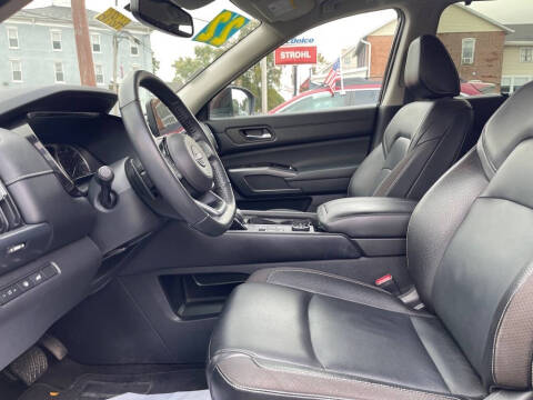 2022 Nissan Pathfinder SL