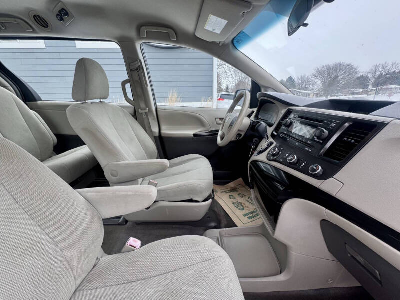 2013 Toyota Sienna L 7-Passenger