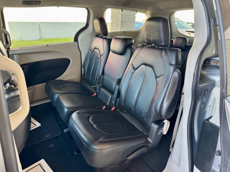 2017 Chrysler Pacifica Touring-L