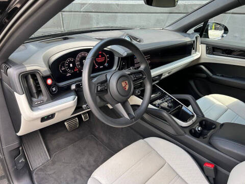 2025 Porsche Cayenne S E-Hybrid Coupe
