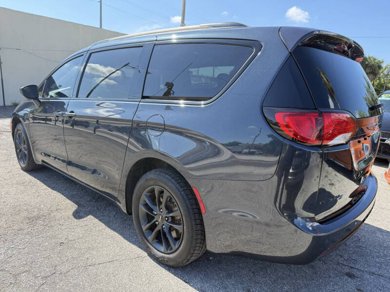 2020 Chrysler Pacifica Launch Edition