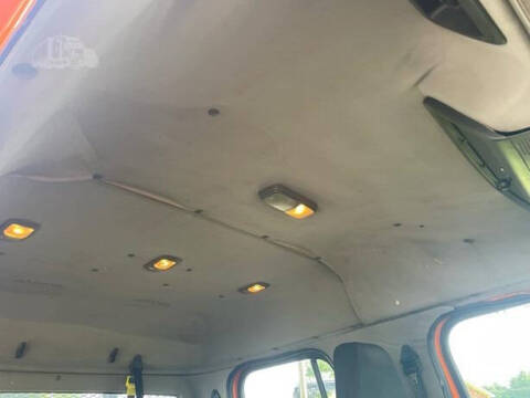 2018 Freightliner Business class M2