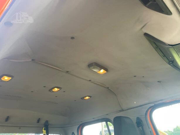 2018 Freightliner Business class M2