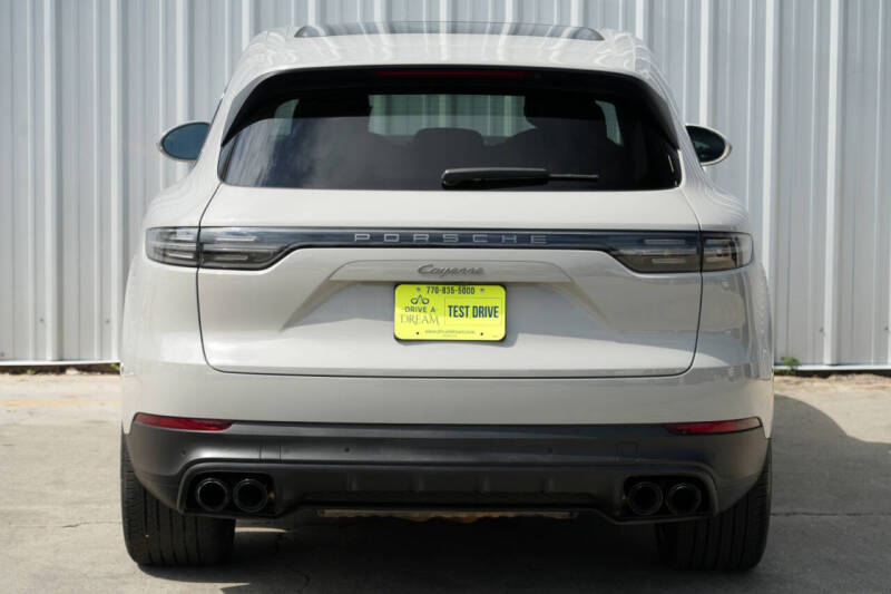 2023 Porsche Cayenne Platinum Edition