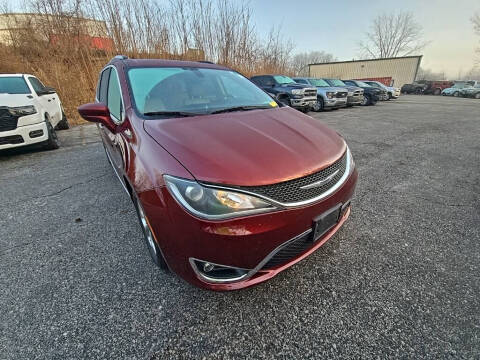 2017 Chrysler Pacifica Touring-L Plus