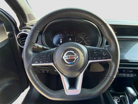 2021 Nissan Kicks SR