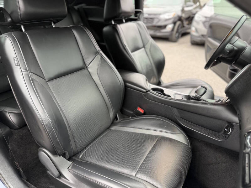 2015 Dodge Challenger SXT Plus