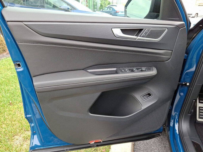 2026 Volkswagen Atlas Cross Sport SEL R-Line Black 4Motion