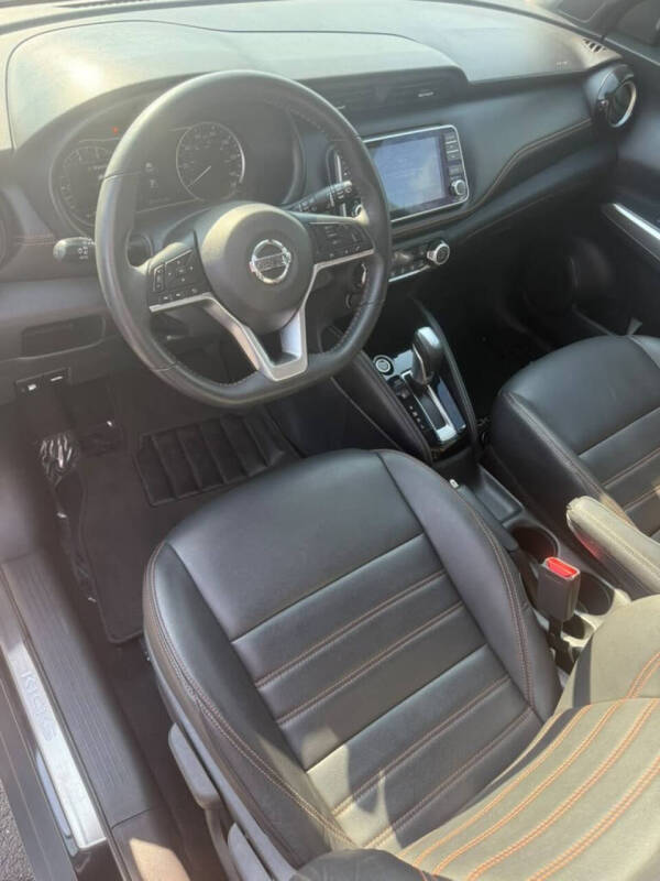 2020 Nissan Kicks SR