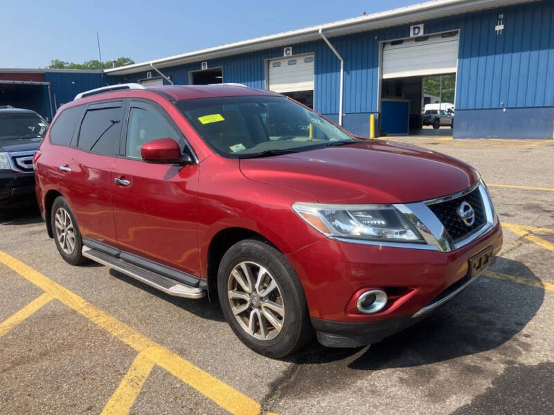 2013 Nissan Pathfinder SV's photo