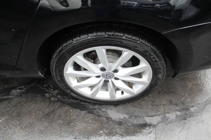 2017 Volkswagen Golf SportWagen