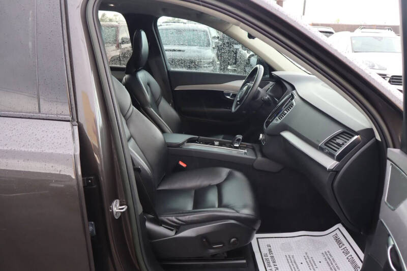 2023 Volvo XC90 B5 Core