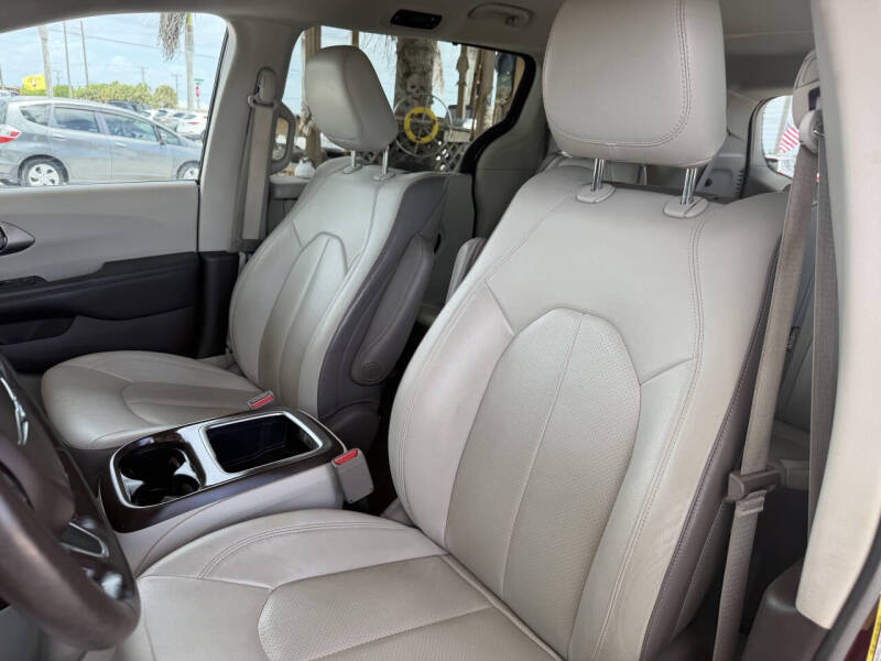 2017 Chrysler Pacifica Touring-L Plus