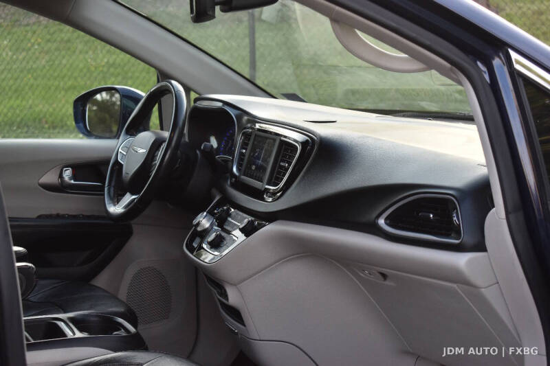 2020 Chrysler Pacifica Touring L