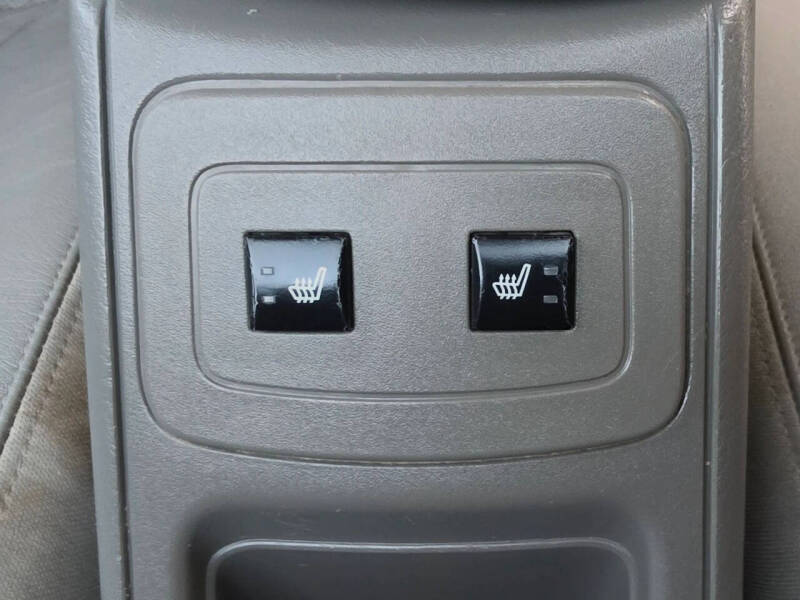 2006 Mitsubishi Raider XLS