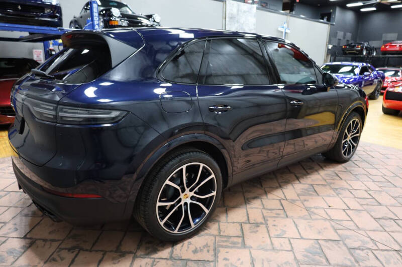 2023 Porsche Cayenne Platinum Edition