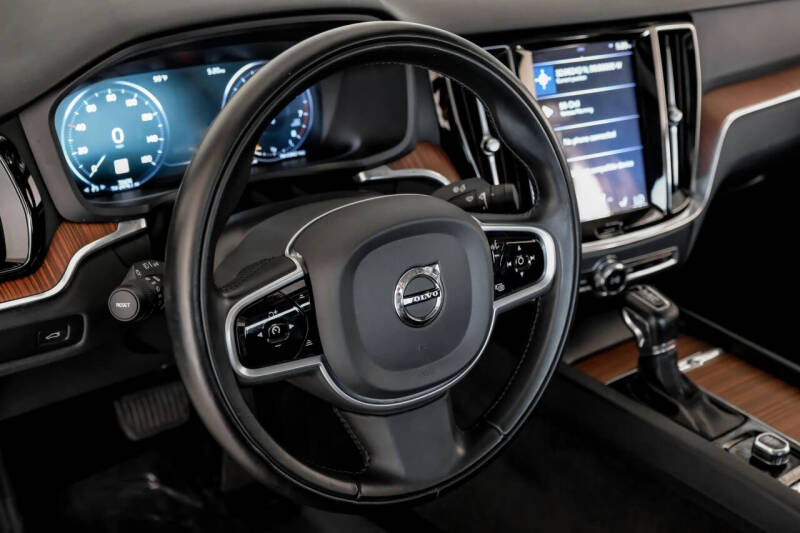 2020 Volvo S60 T5 Momentum