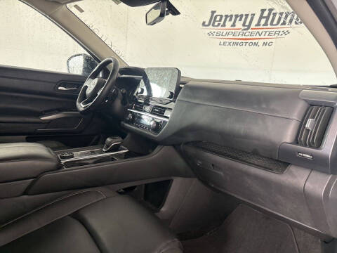 2024 Nissan Pathfinder SL