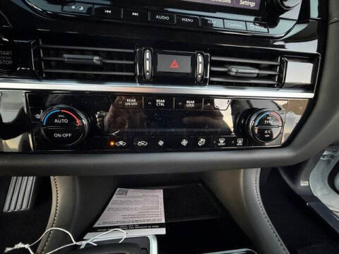 2025 Nissan Pathfinder SL