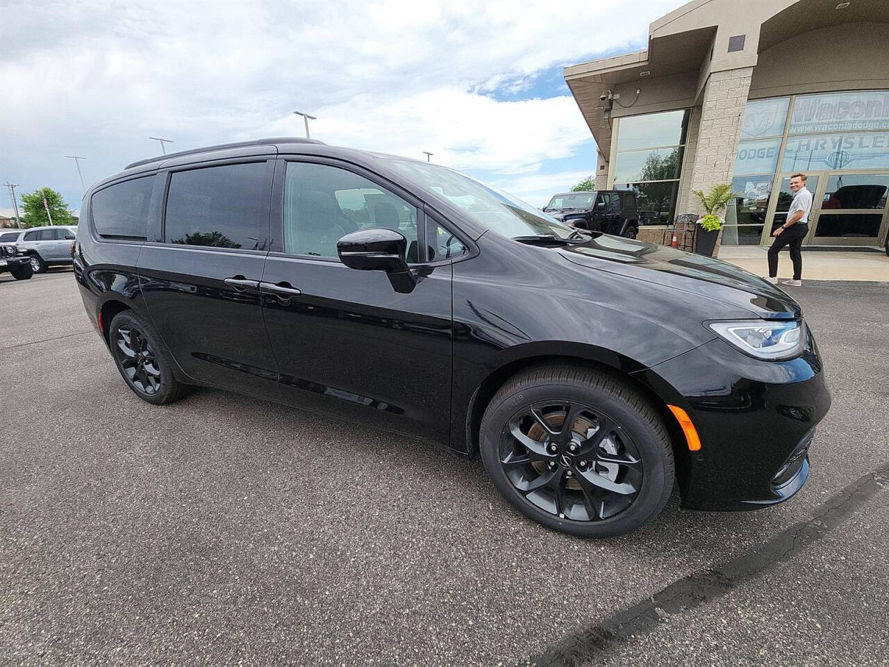 2024 Chrysler Pacifica for sale at Victoria Auto Sales in Victoria, MN