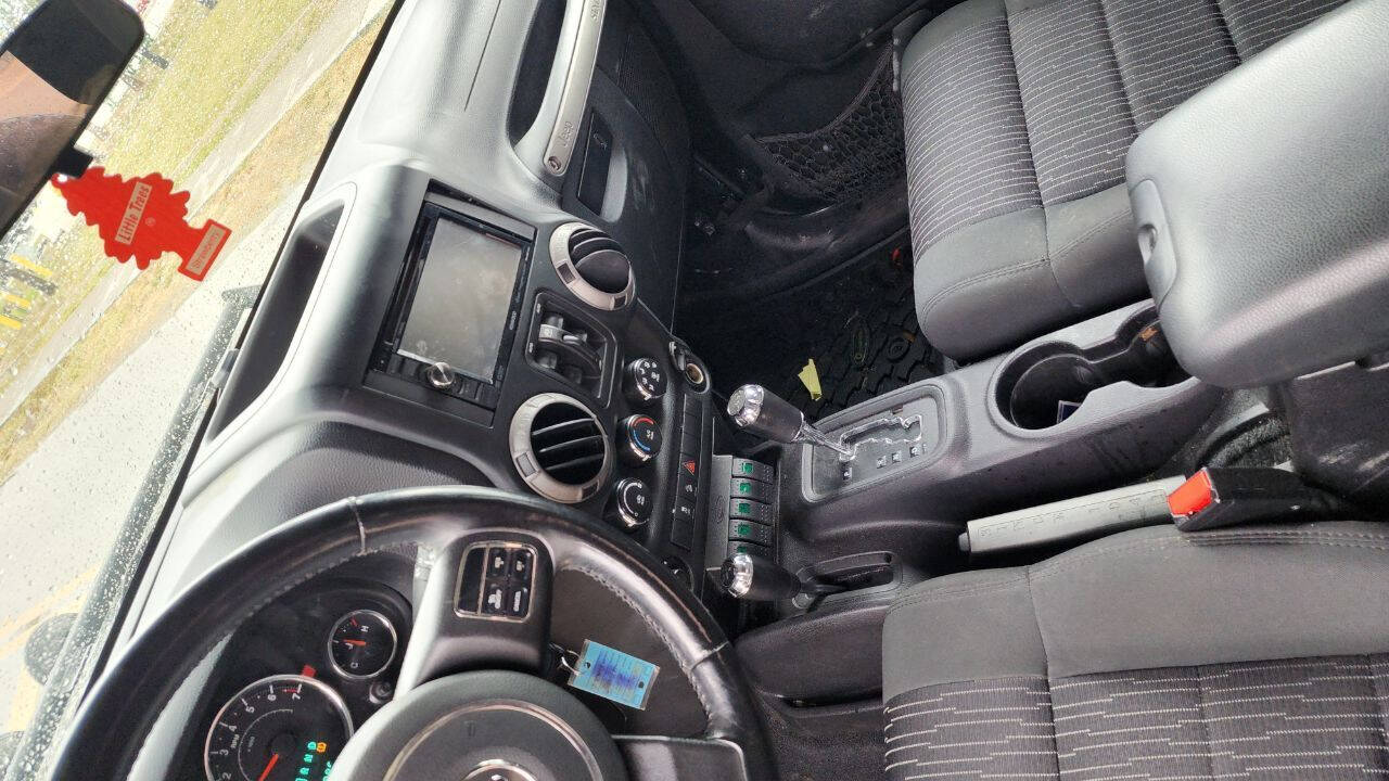 2012 Jeep Wrangler Unlimited  - $17,900