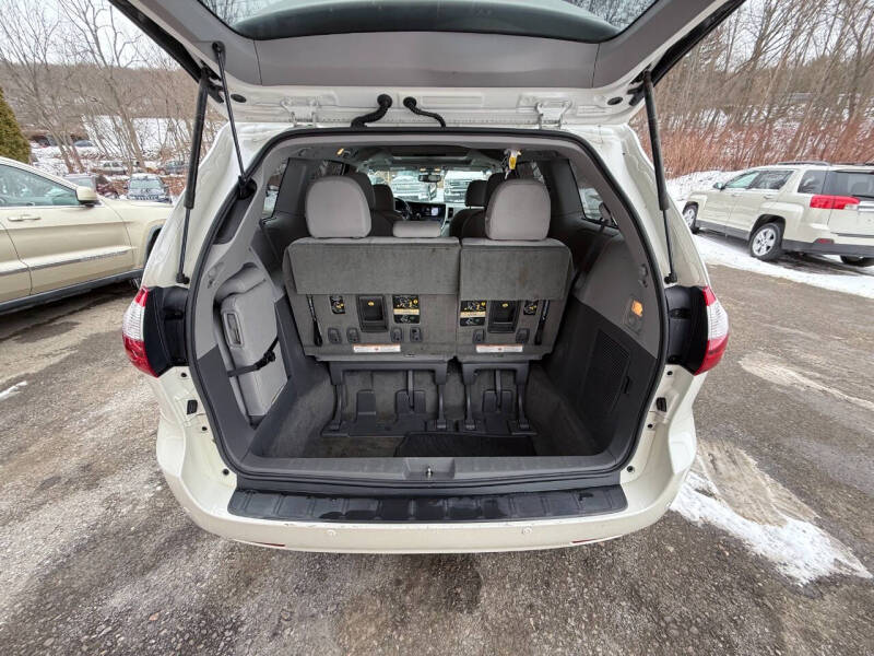 2016 Toyota Sienna XLE Premium 8-Passenger