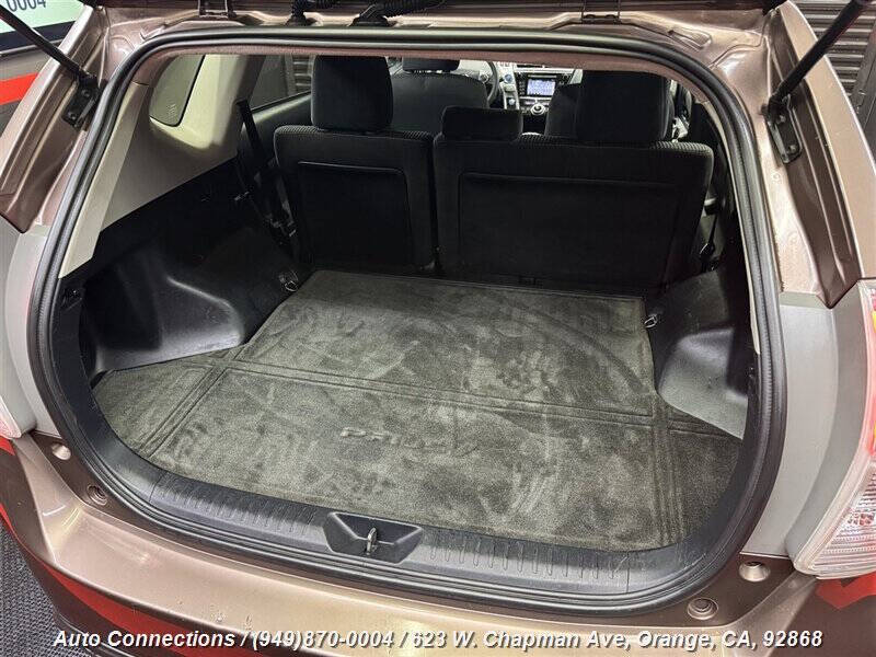 2016 Toyota Prius v Three