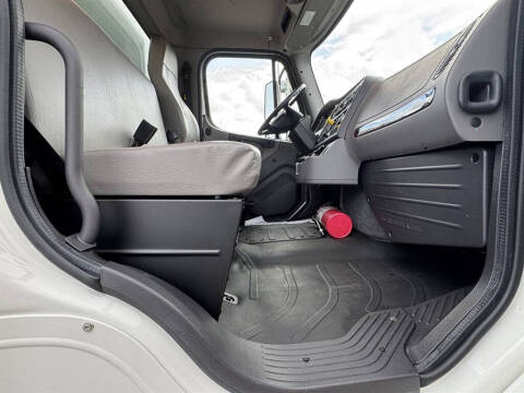 2019 Freightliner M2 106