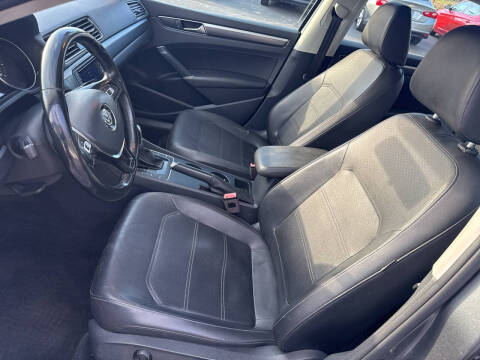 2018 Volkswagen Passat 2.0T R-Line