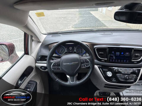 2017 Chrysler Pacifica Touring-L Plus