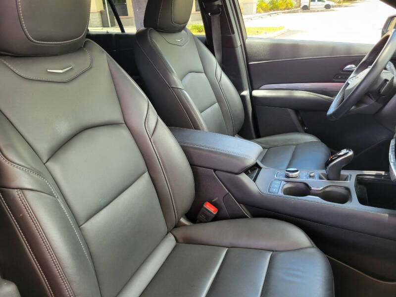 2025 Cadillac XT4 Premium Luxury