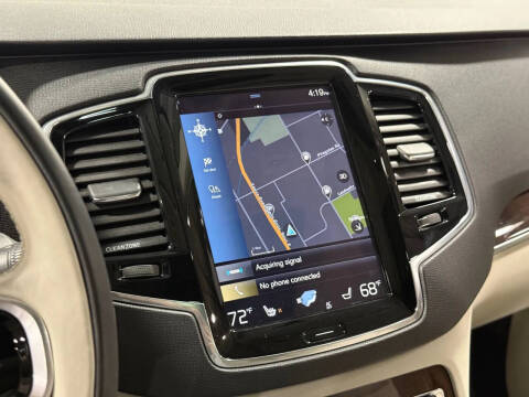 2016 Volvo XC90 T6 Momentum