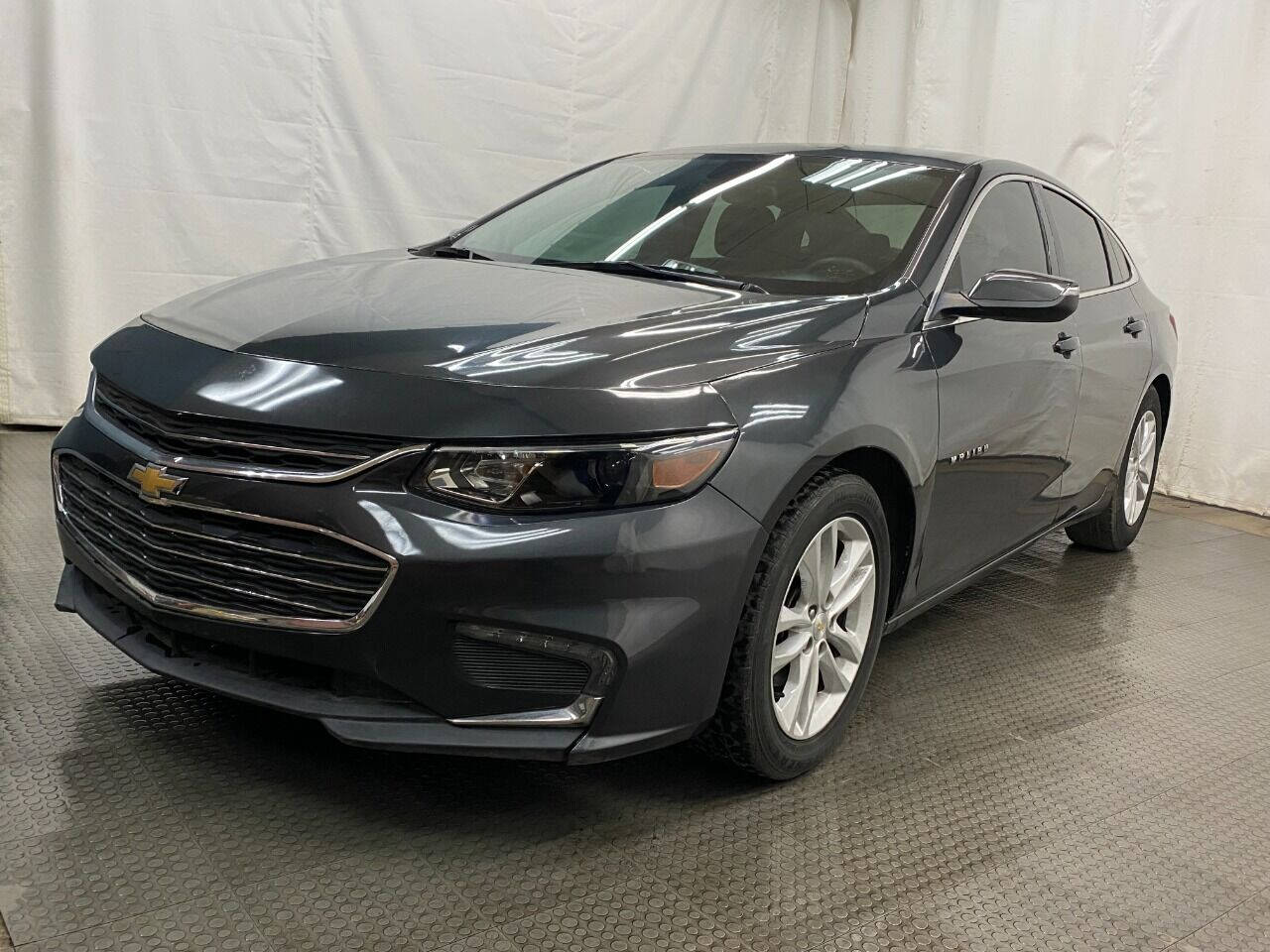 2018 Chevrolet Malibu LT 4dr Sedan - Gray exterior view 4