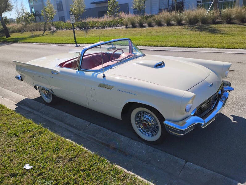 1957 Ford Thunderbird