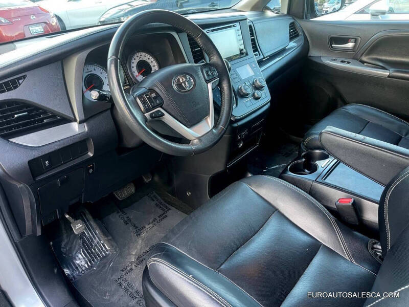 2018 Toyota Sienna SE Premium 8-Passenger