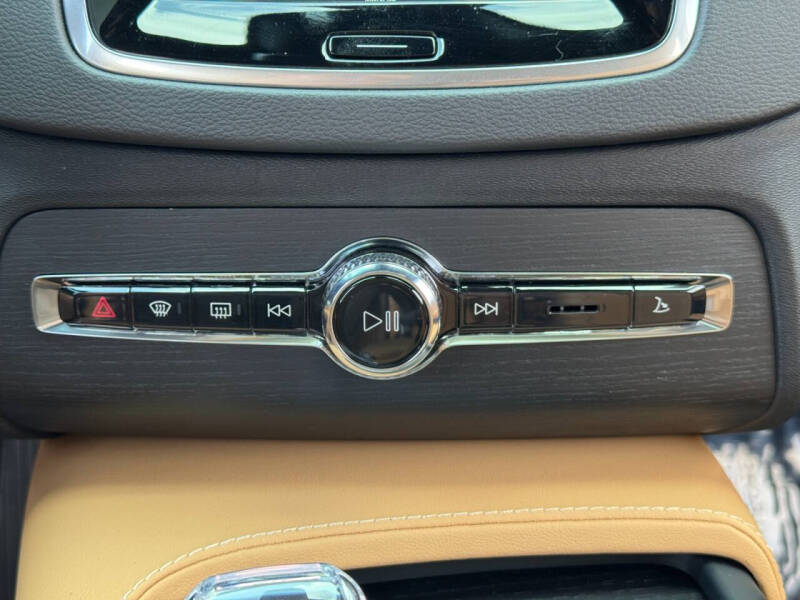 2024 Volvo XC90 Recharge T8 Ultimate Bright Theme 7P