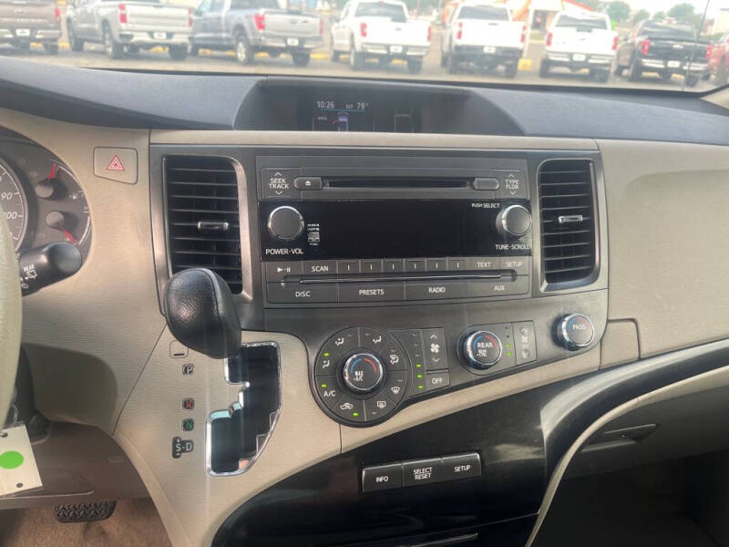 2012 Toyota Sienna LE 7-Passenger