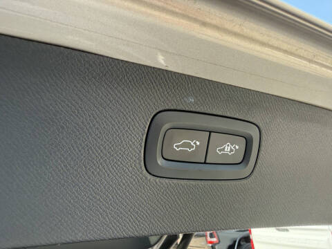 2023 Volvo XC90 B5 Core