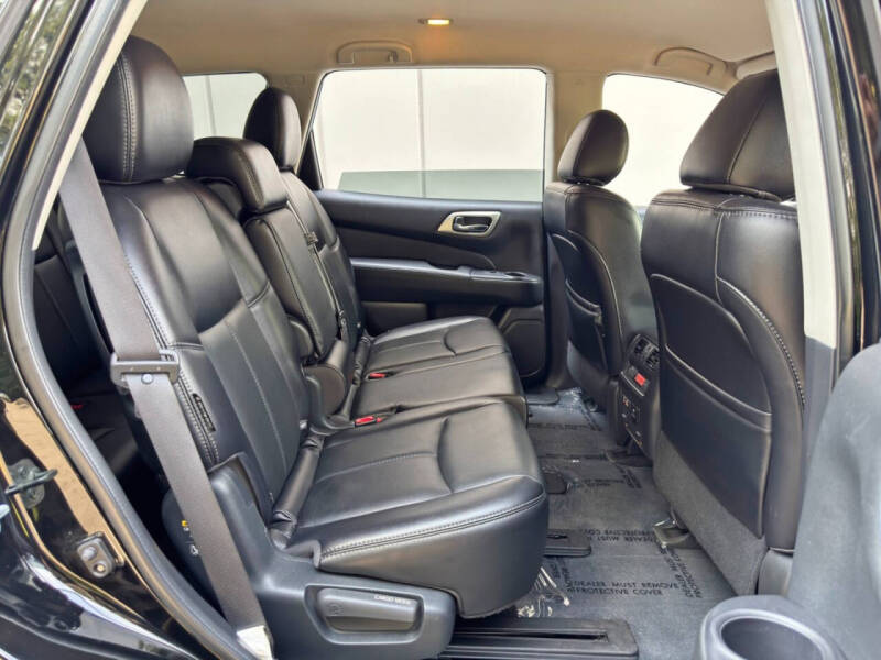 2020 Nissan Pathfinder SL
