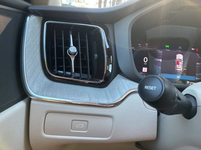 2024 Volvo XC60 B5 Plus Dark Theme